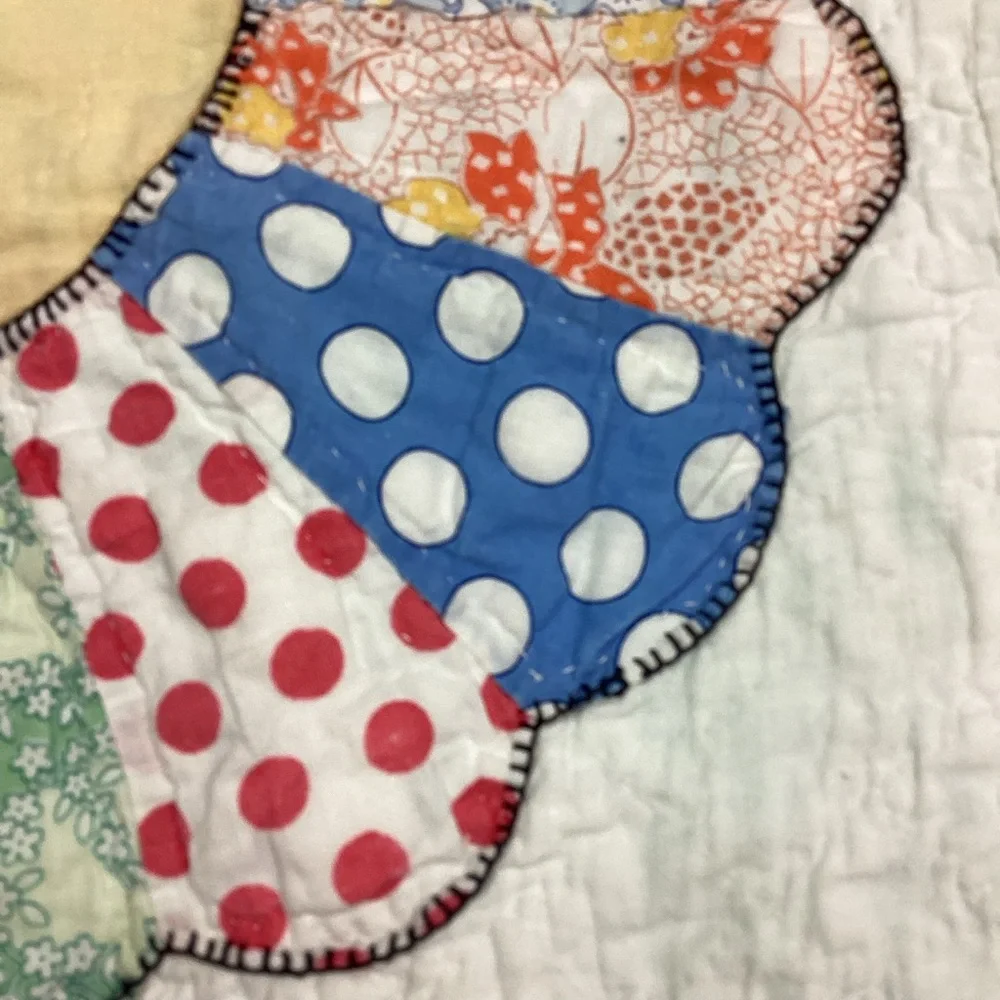 Vintage hand stitched quilt - Picture 5 of 10